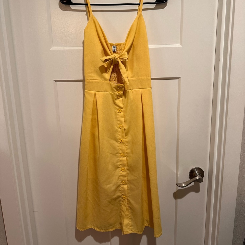 Summery yellow dress with tie front